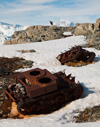 Illustration for article titled 8 Abandoned Antarctic Whaling Stations and Bases that are Still Amazing